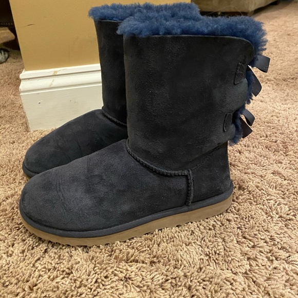 Uggs with bows - Picture 3 of 5